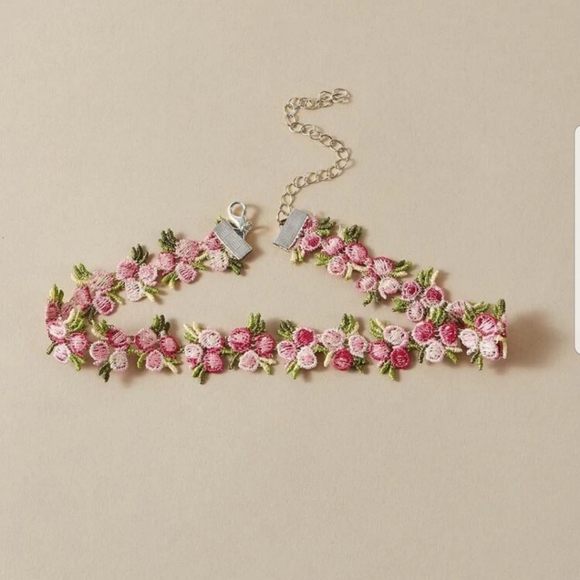 *Leilani* Embroidered Flower Choker - Picture 4 of 4